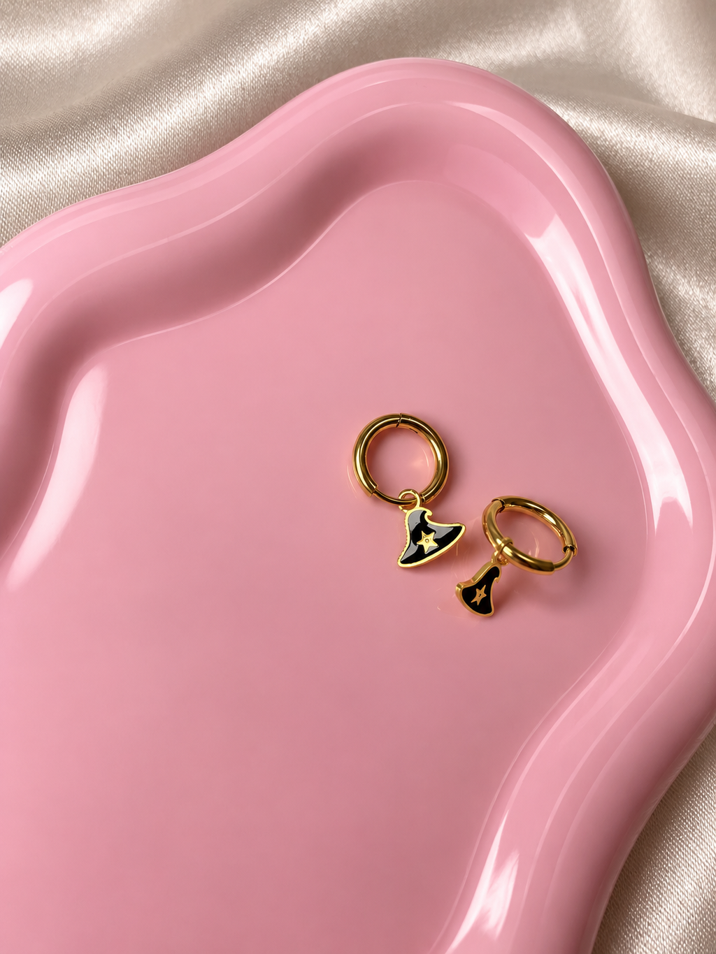 🖤✨ 18K Gold Plated Halloween Witch Hat Pendant Earrings