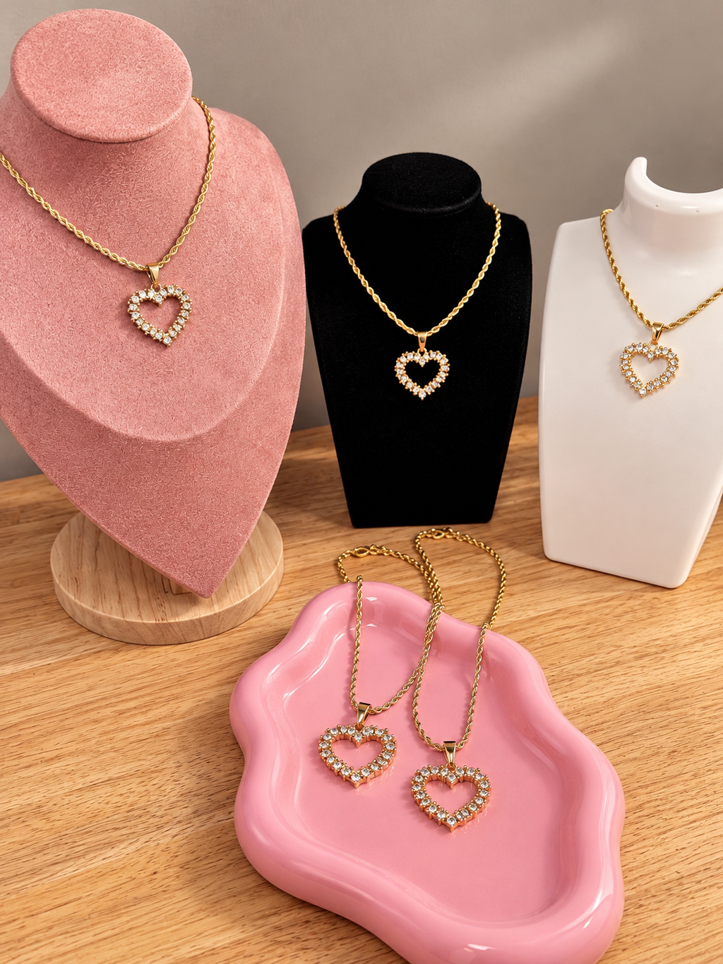 Heart Frame Necklace – 18K Gold