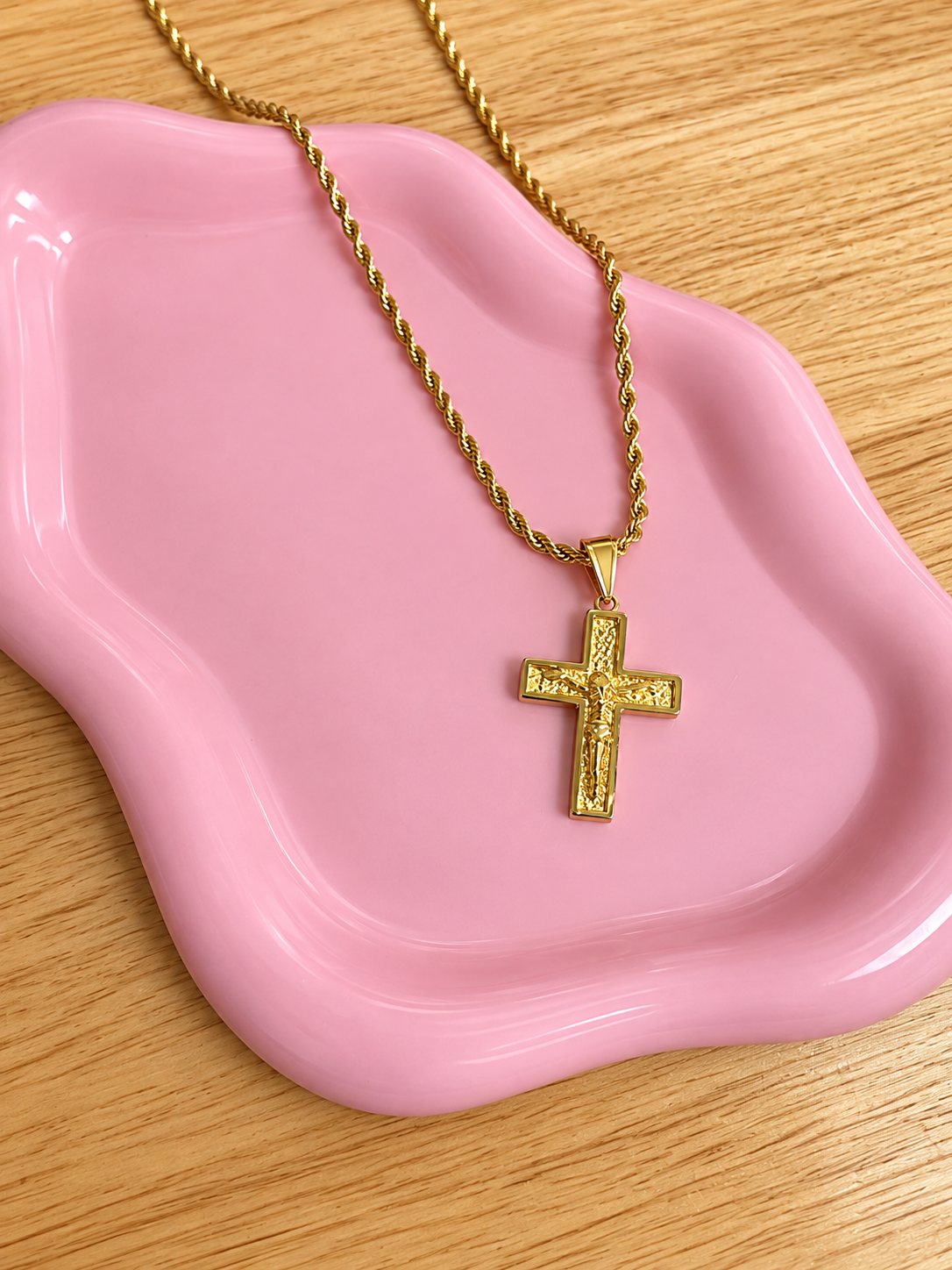 Cross Necklace – 18K Gold