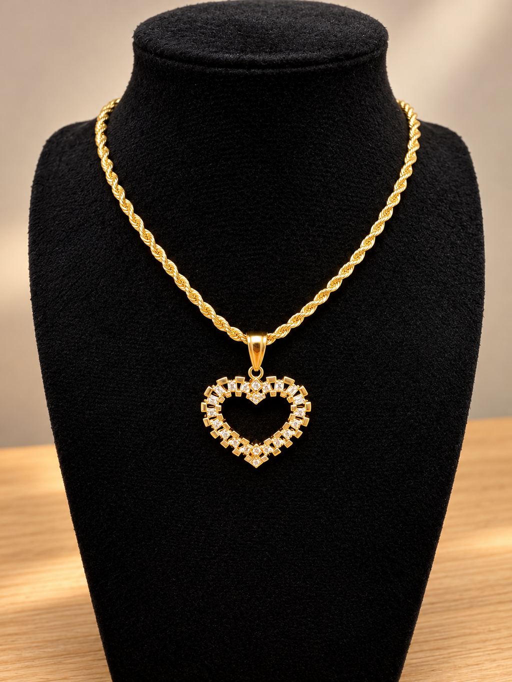 Heart Frame Necklace – 18K Gold