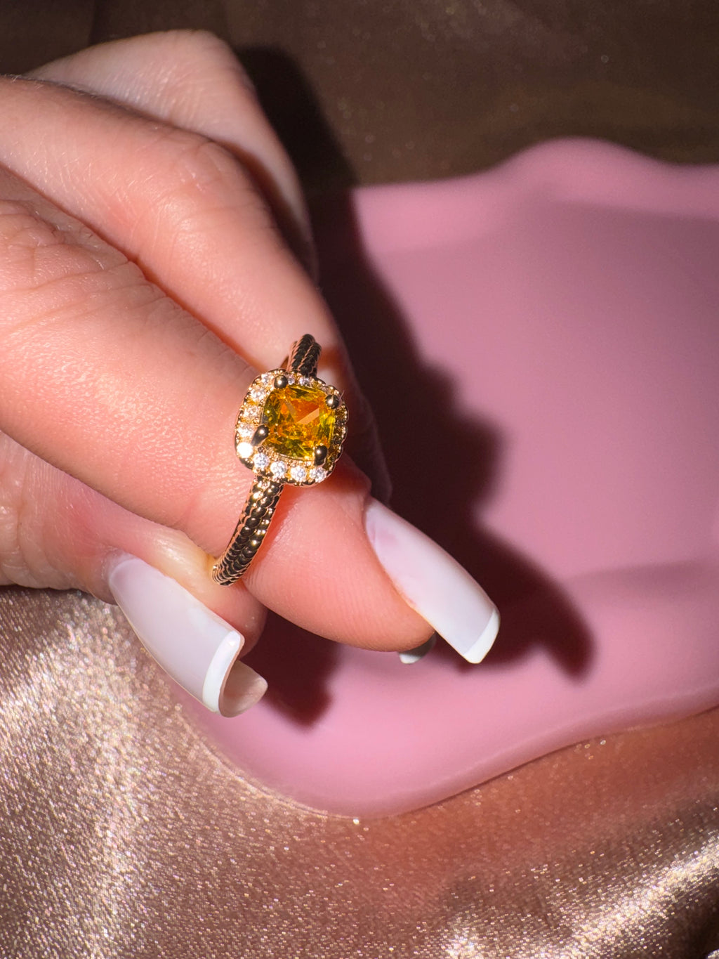 Golden Halo Princess Ring 18K