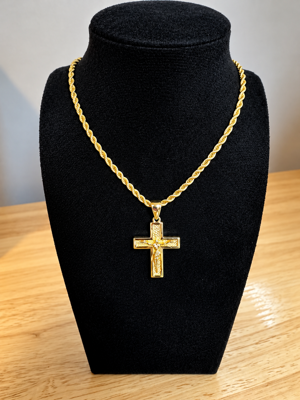 Cross Necklace – 18K Gold