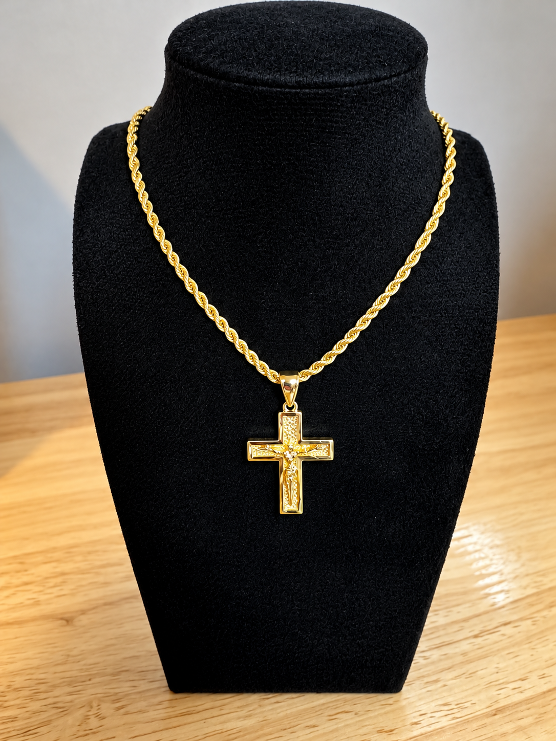 Cross Necklace – 18K Gold