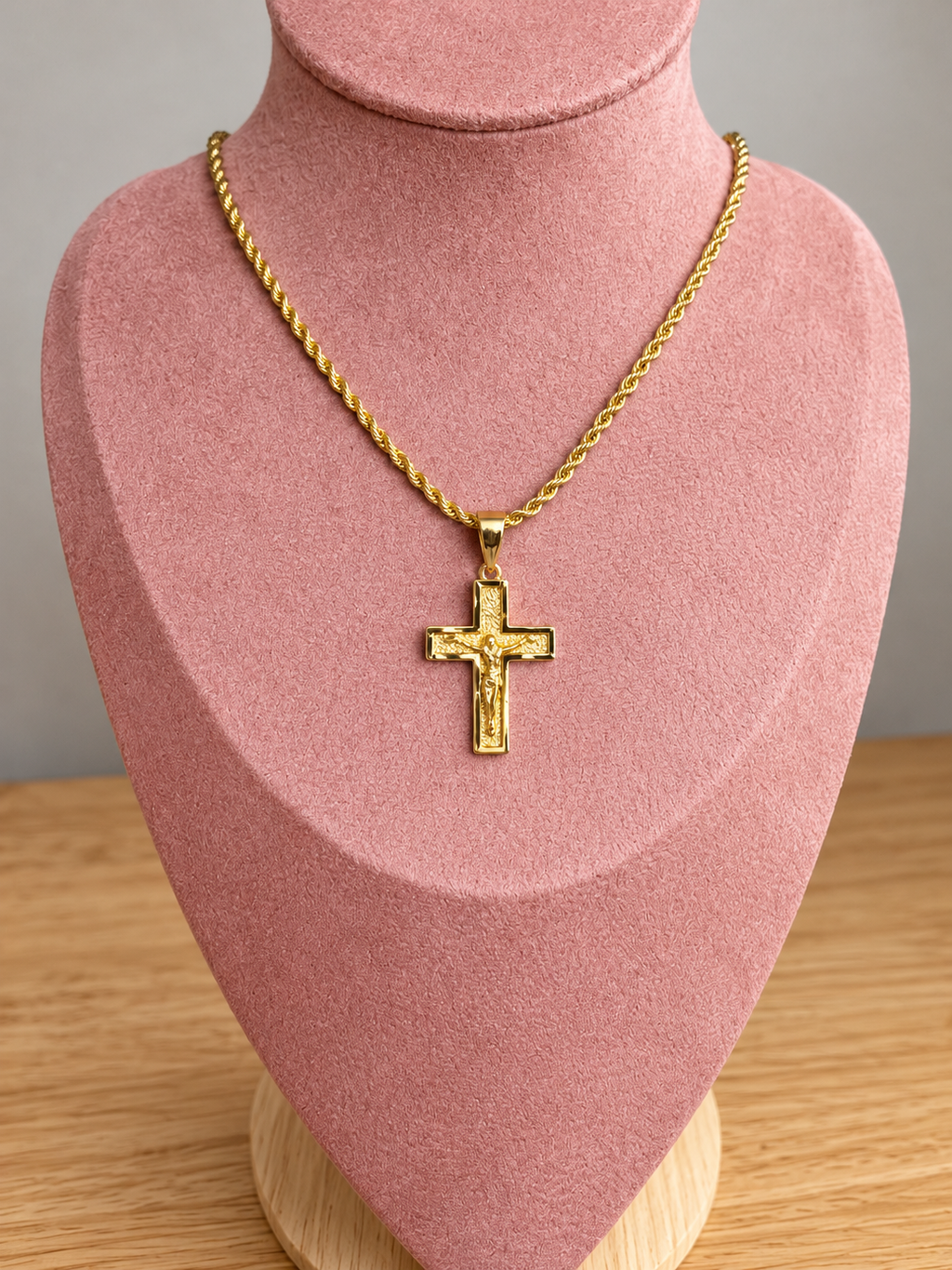 Cross Necklace – 18K Gold