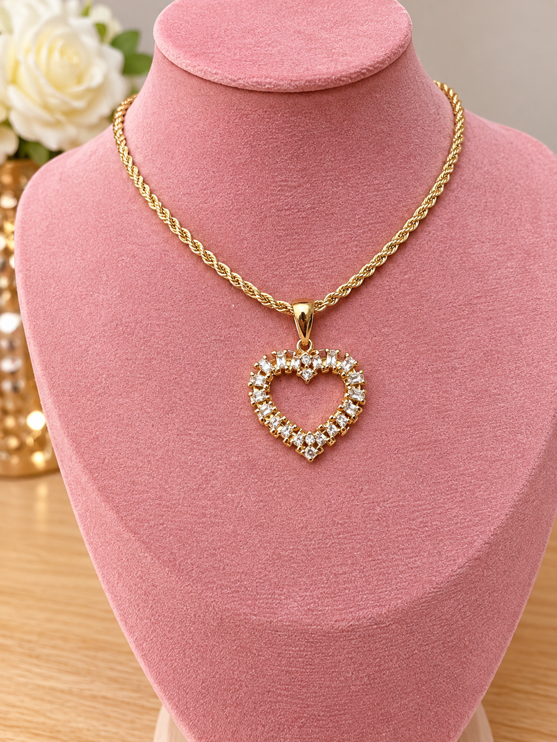 Heart Frame Necklace – 18K Gold