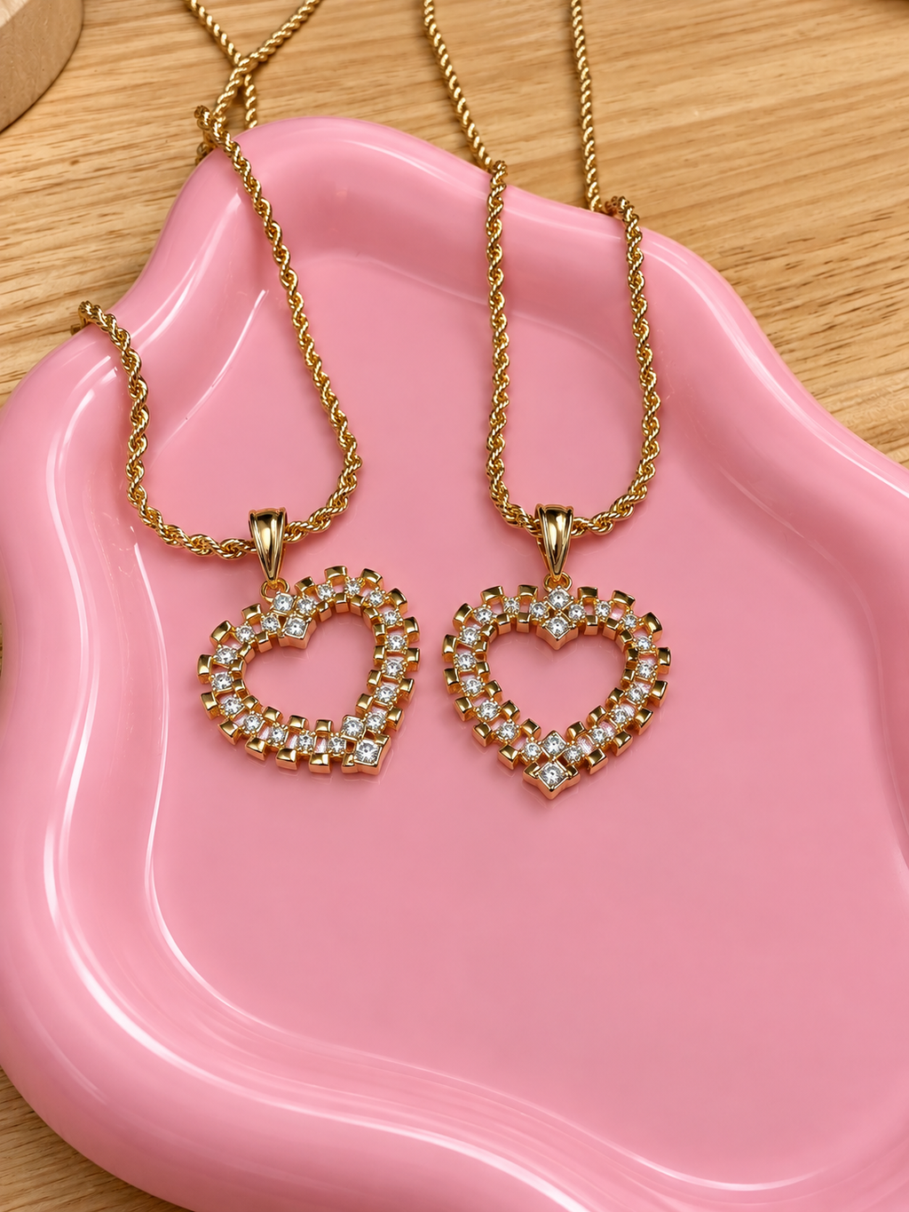 Heart Frame Necklace – 18K Gold